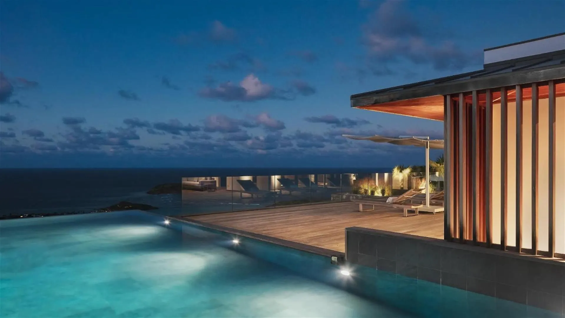 Chic Villa Located In The Caribbean Sunshine location